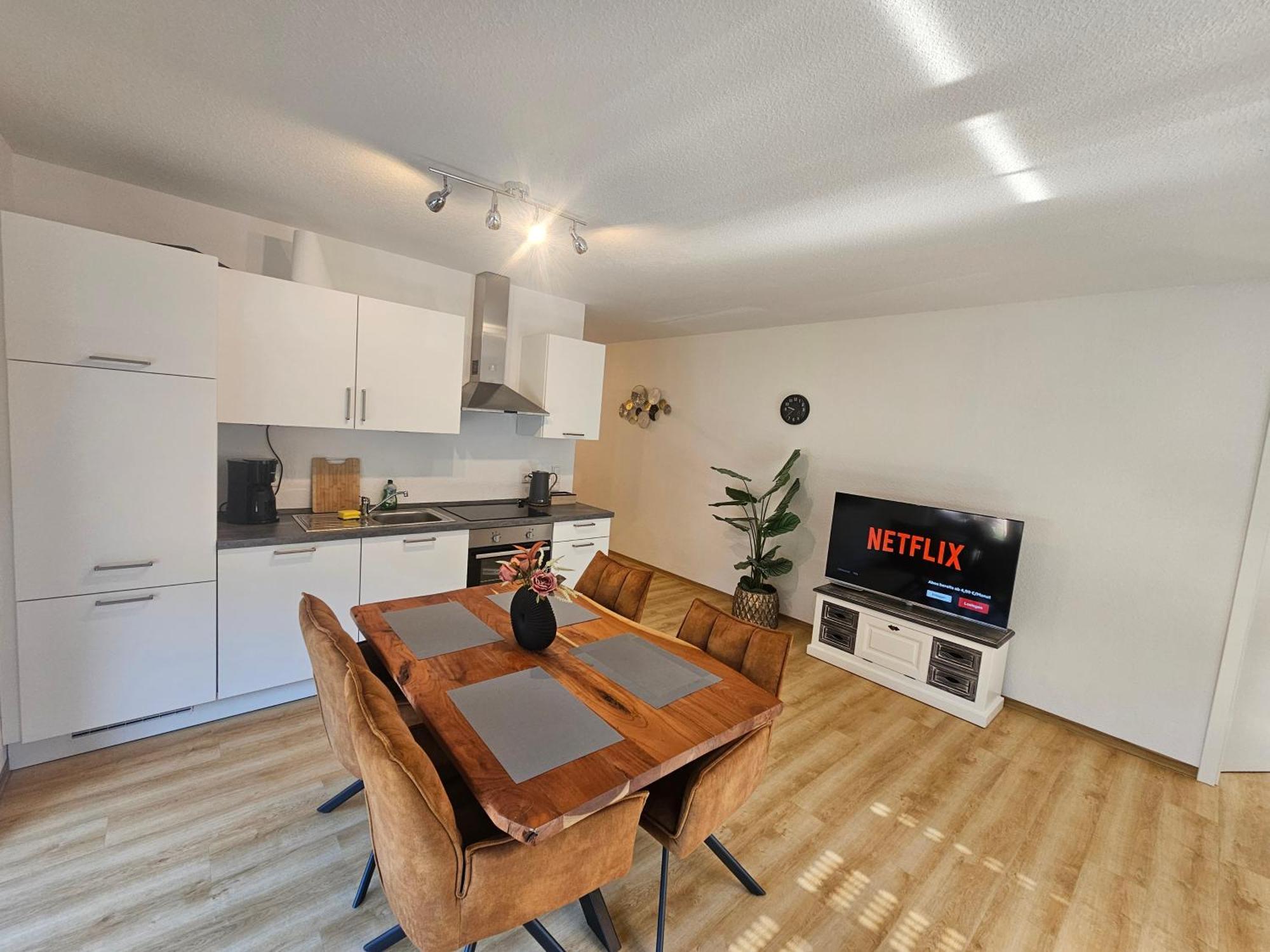 Balkon Aparment2, Meppen, Kueche, Badezimmer, Waschmaschine * Meppen